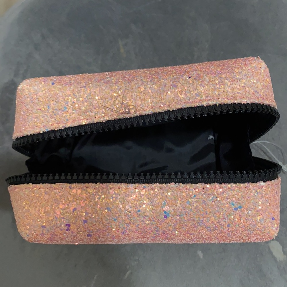 SoHO makeup 💄 bag - Picture 2 of 3